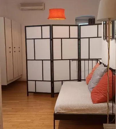 City Central Chick Studio Apartment